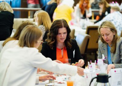 Women putting together a puzzle at The Common Ground of Energy Transformation event